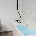 2 Bedroom Stunning In *