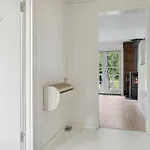 2 Bedroom Stunning In *