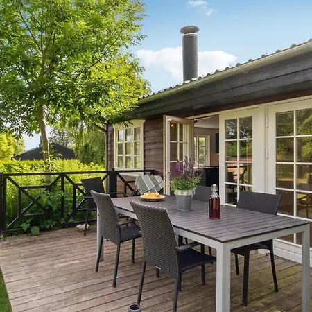 2 Bedroom Stunning In *