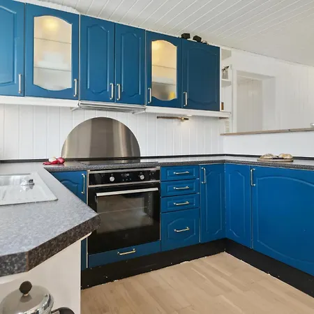 2 Bedroom Stunning In *