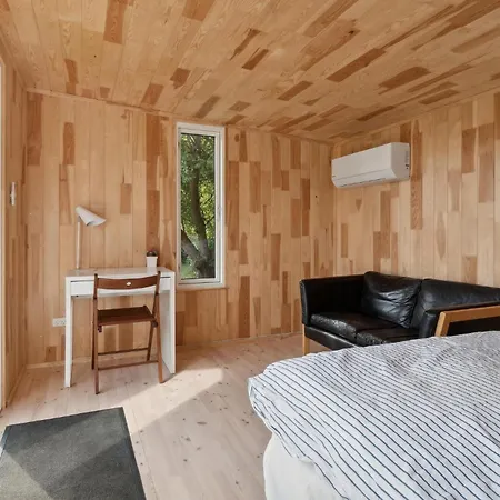 2 Bedroom Stunning In 펜션 Holbæk