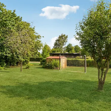 2 Bedroom Stunning In *