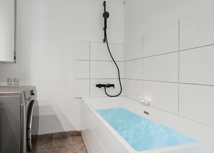 2 Bedroom Stunning In *