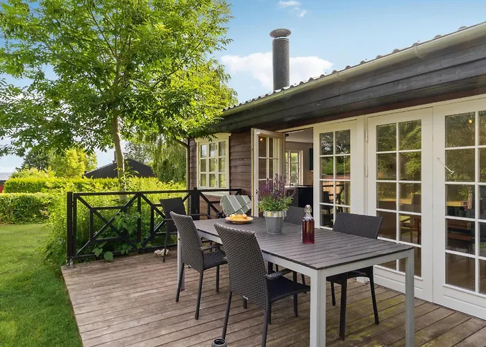 2 Bedroom Stunning In *