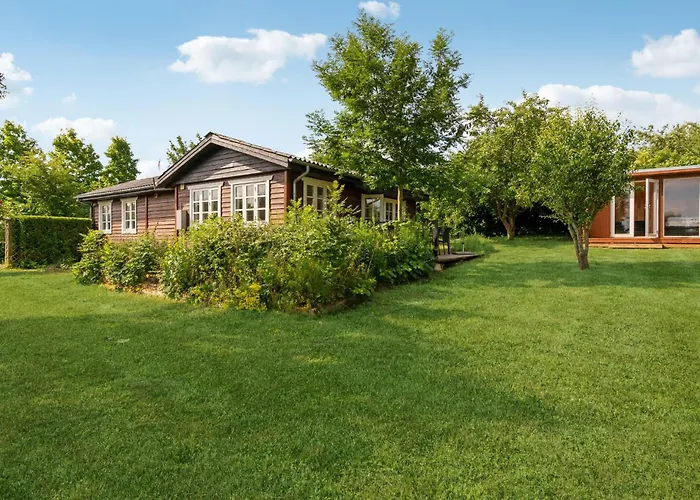 2 Bedroom Stunning In *
