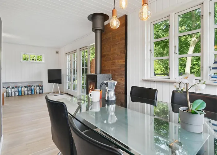 2 Bedroom Stunning In *