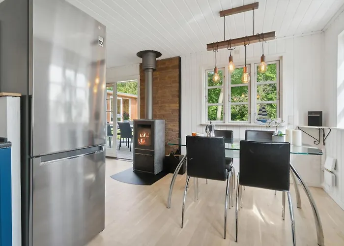 2 Bedroom Stunning In Semesterbostad *